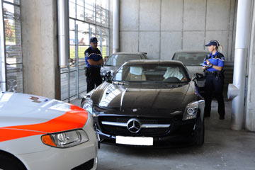 Конфискуван Mercedes SLS